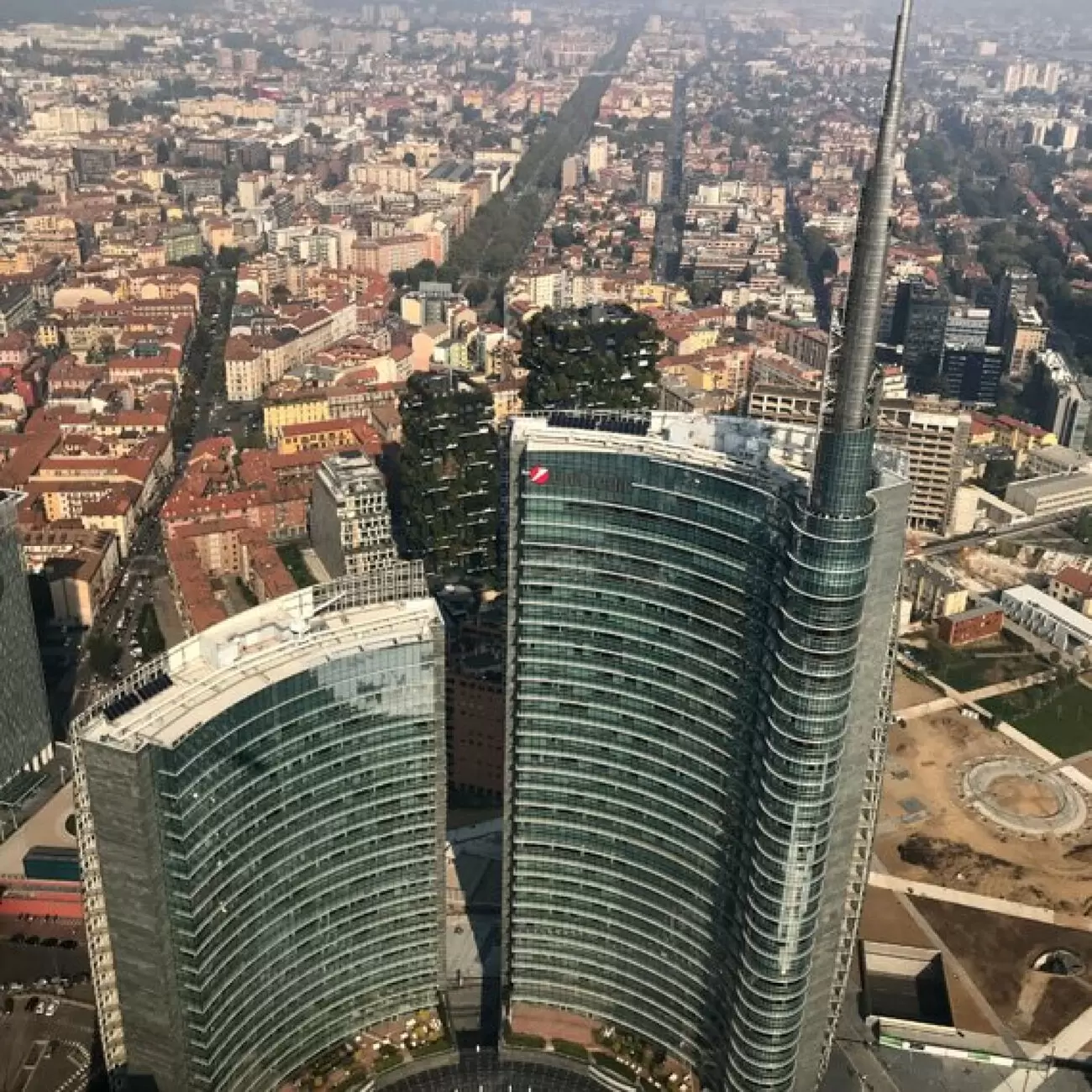 Elicottero sopra Milano