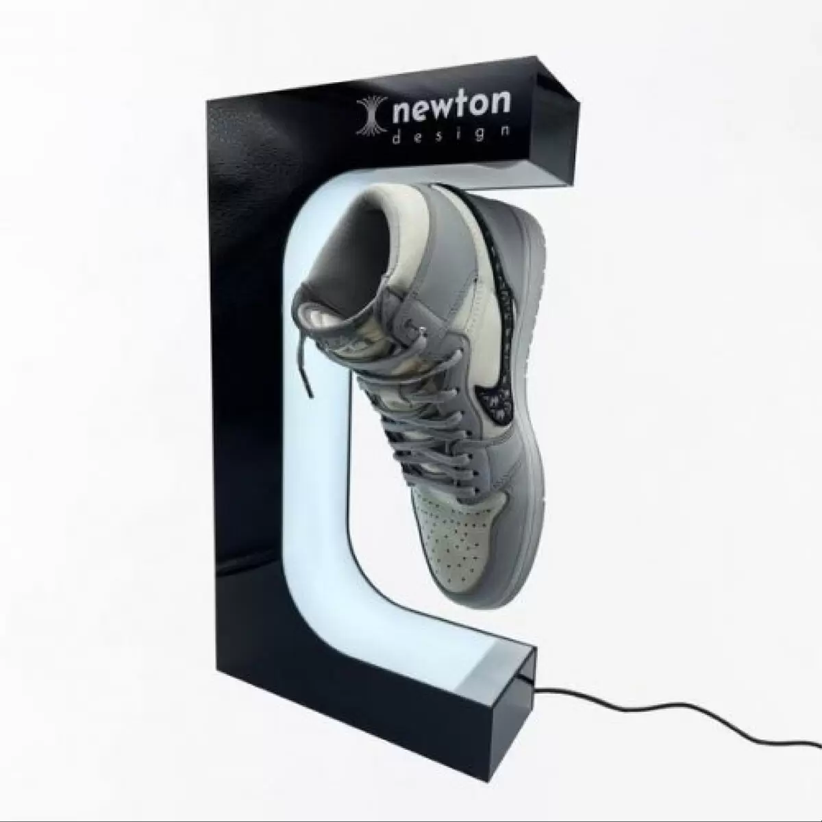 Espositore per Sneakers a Levitazione Magnetica - Pelé