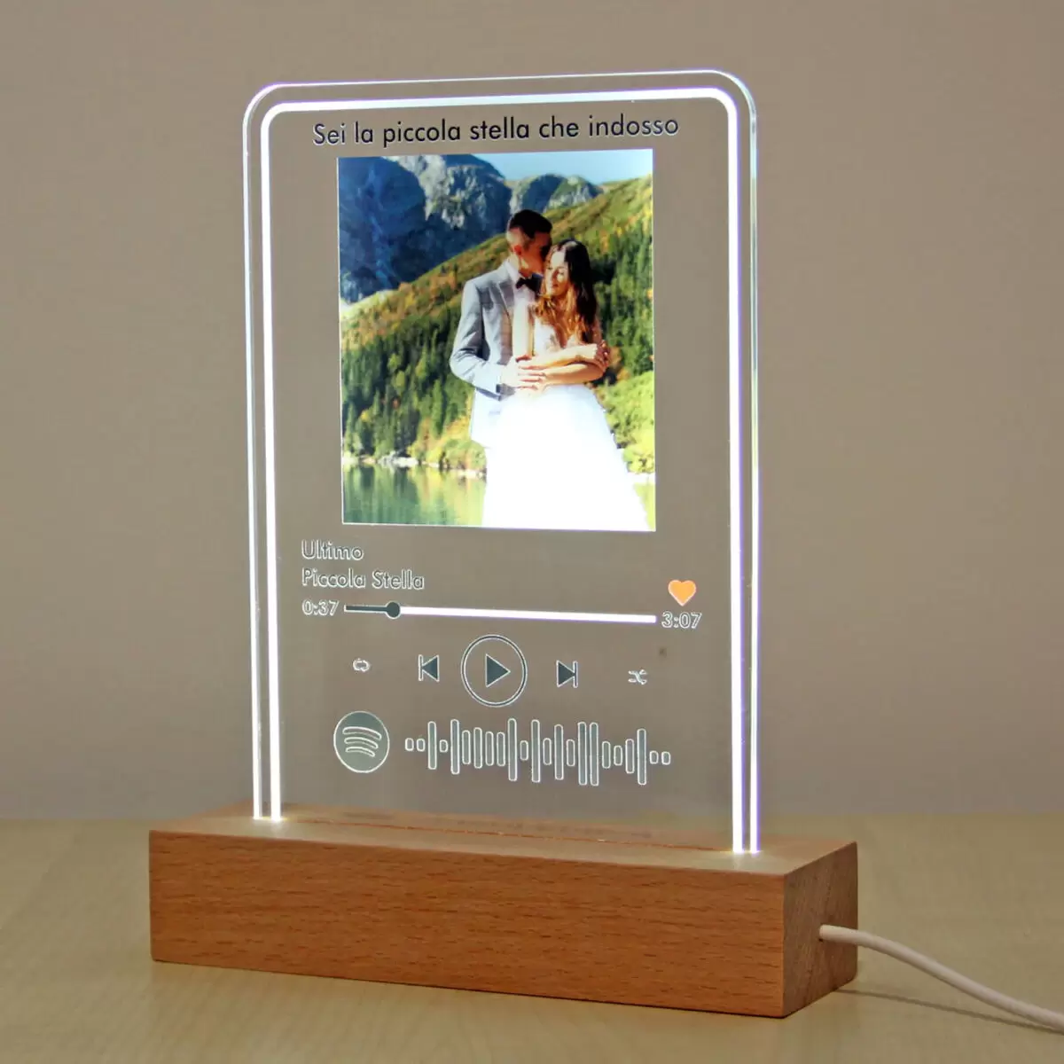 Lampada in plexiglass con canzone spotify